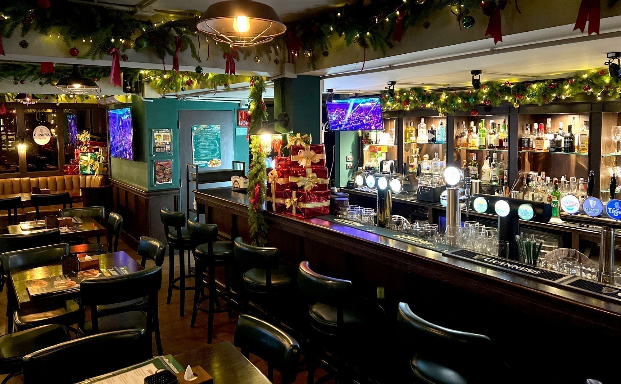 Best Bars & Pubs in Bangkok: The Ultimate Drinking Guide